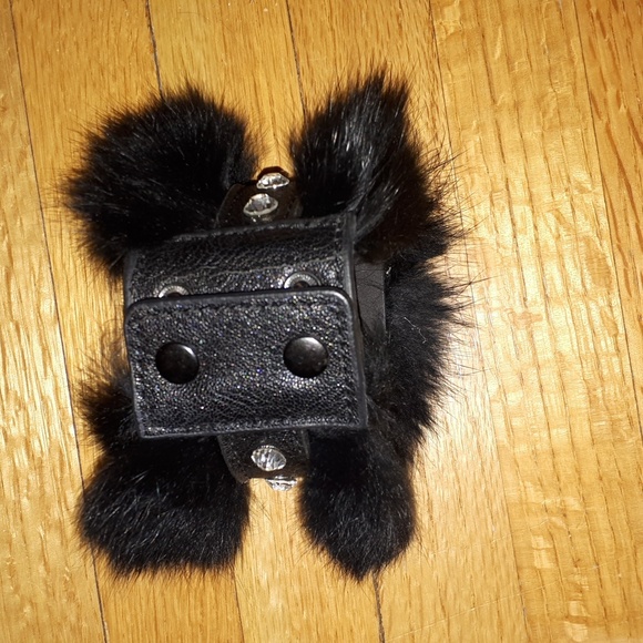 Vintage Glamour "Punk" Fur Cuff with Sparkle - Picture 2 of 4
